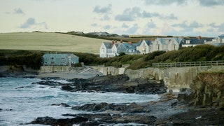 With uninterrupted views of the Cornish coast as it hits the rocky side of Trevone Bay this collection of holiday...