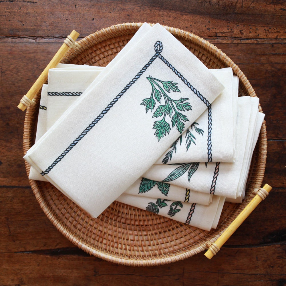 The best napkins to decorate your dinner table for seasonal entertaining