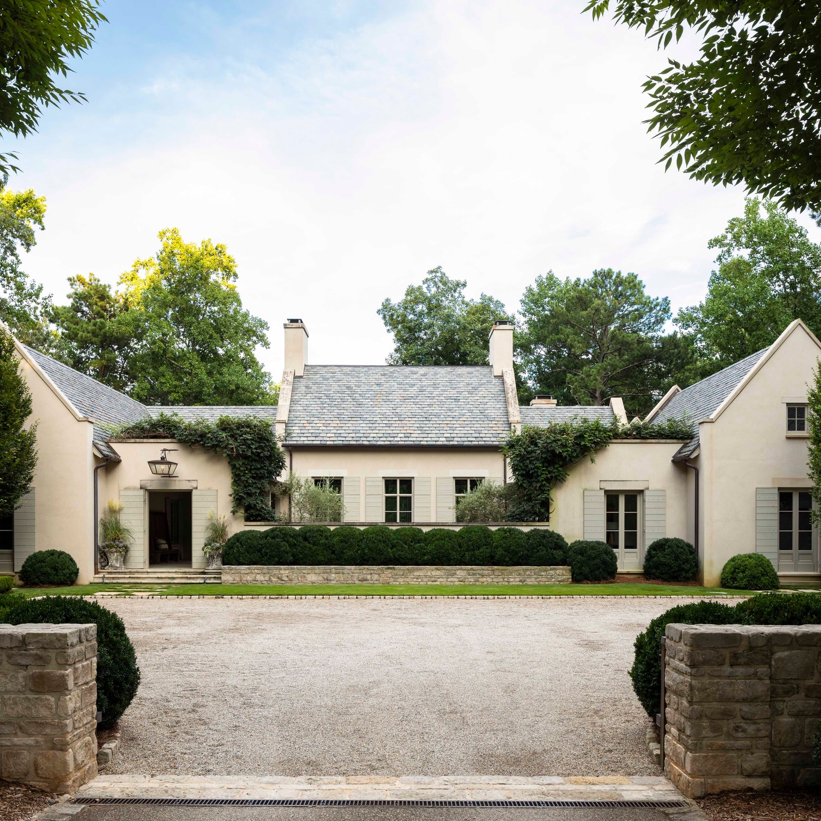 A quietly elegant Atlanta house by the classical architect Stan Dixon